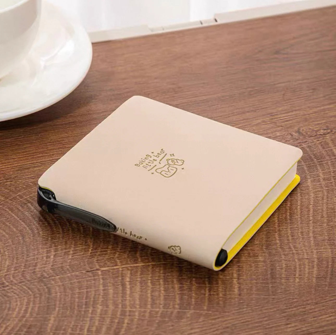 Carnet de poche Ourson pâtissier – Pages vierges avec porte-stylo