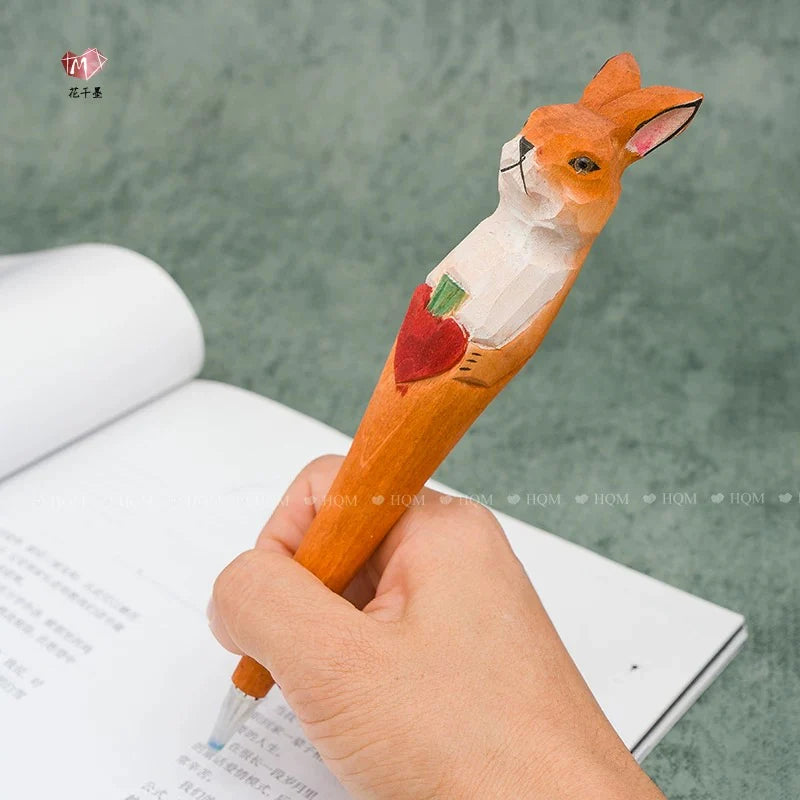 Stylo en bois sculpté à la main – Animaux cartoon mignons
