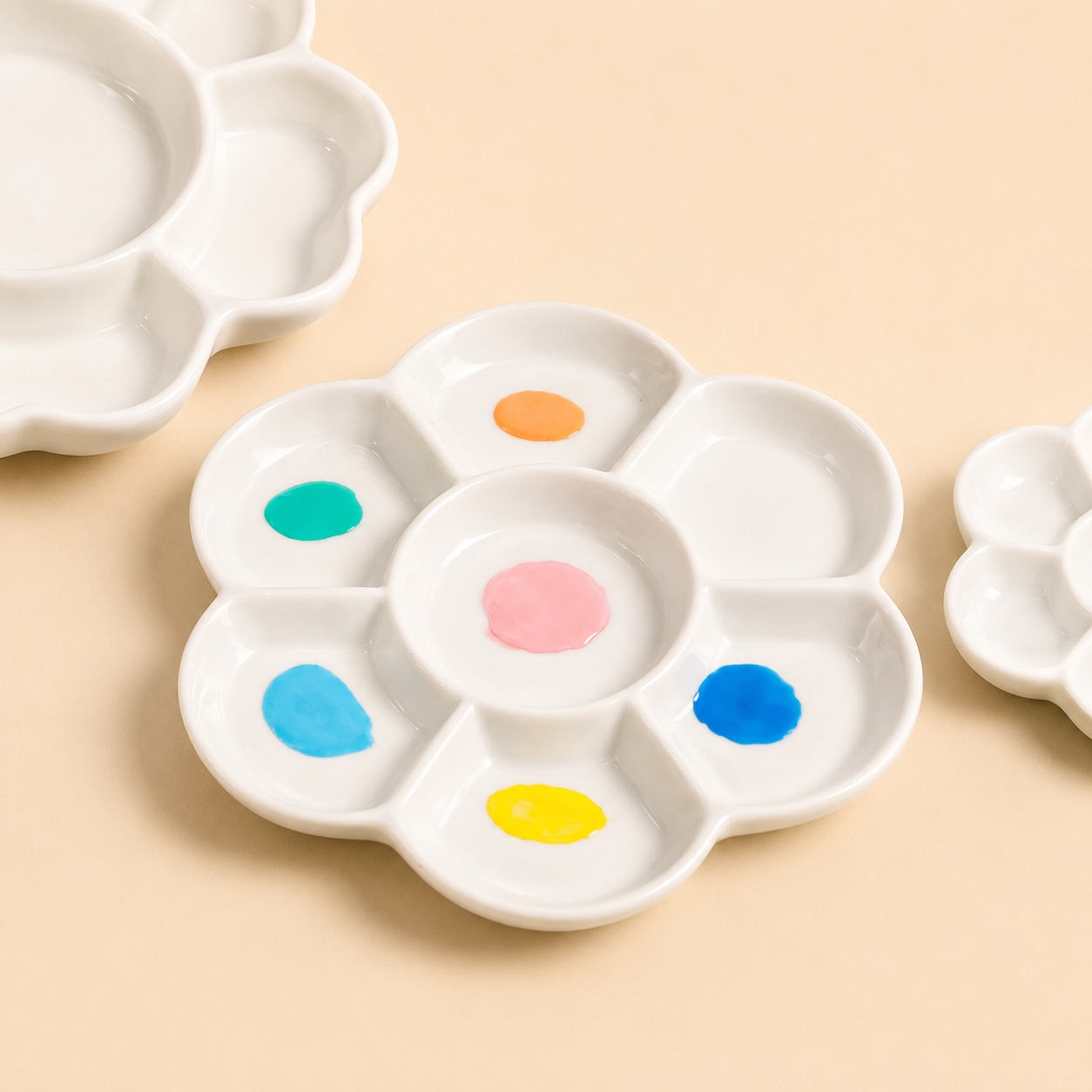 Palette en porcelaine – forme fleur de prunier, 7 compartiments
