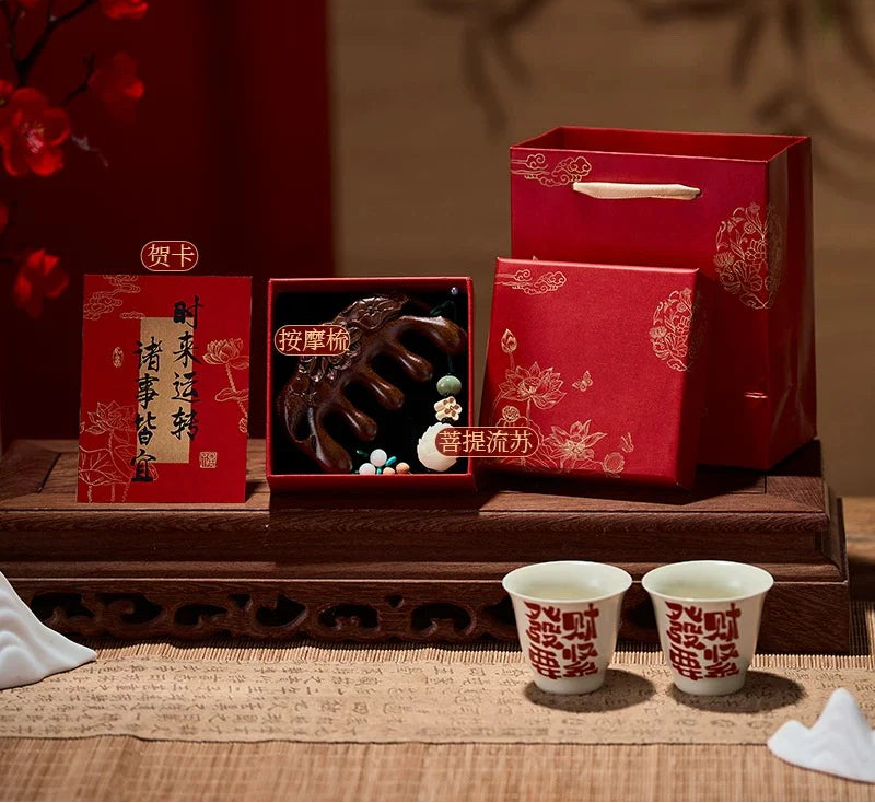 Peigne en bois – coffret cadeau “paix, bonheur et porte-bonheur”