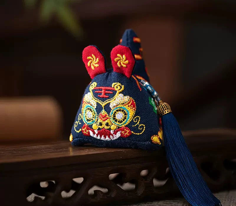 Pendentif parfumé – sachet porte-bonheur tigre en broderie 3D
