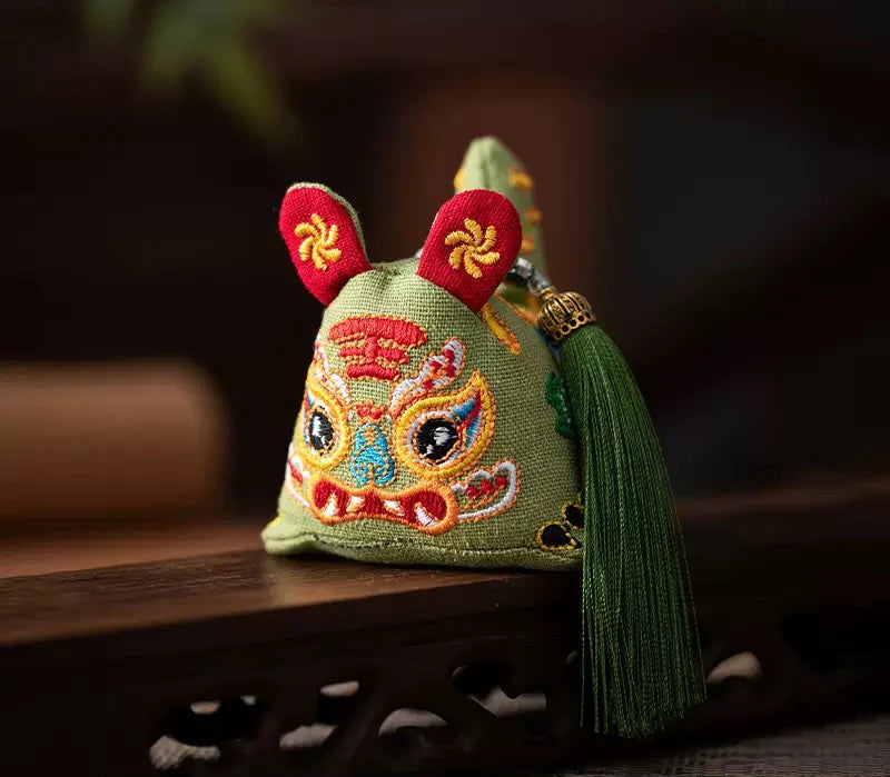 Pendentif parfumé – sachet porte-bonheur tigre en broderie 3D