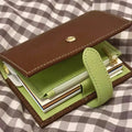 Carnet à anneaux – couverture en cuir avec bouton, style rétro