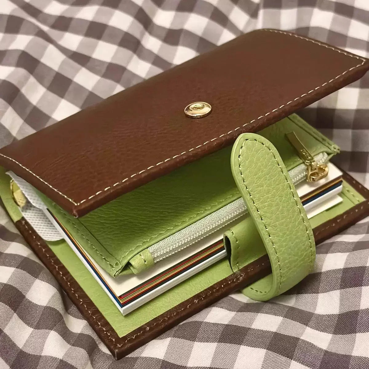 Carnet à anneaux – couverture en cuir avec bouton, style rétro