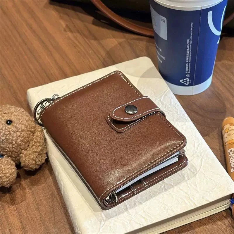 Carnet à anneaux – couverture en cuir avec bouton, style rétro