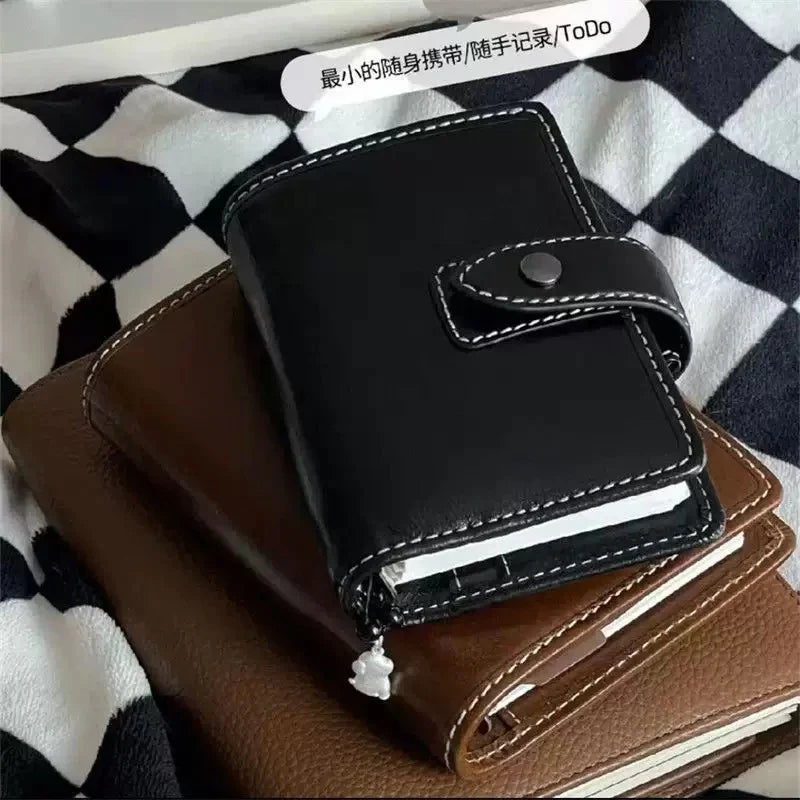 Carnet à anneaux – couverture en cuir avec bouton, style rétro