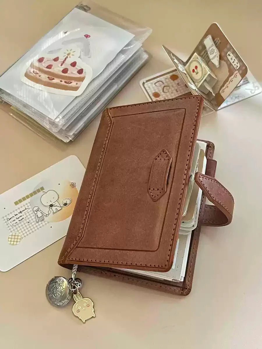 Carnet à anneaux – couverture en cuir avec bouton, style rétro