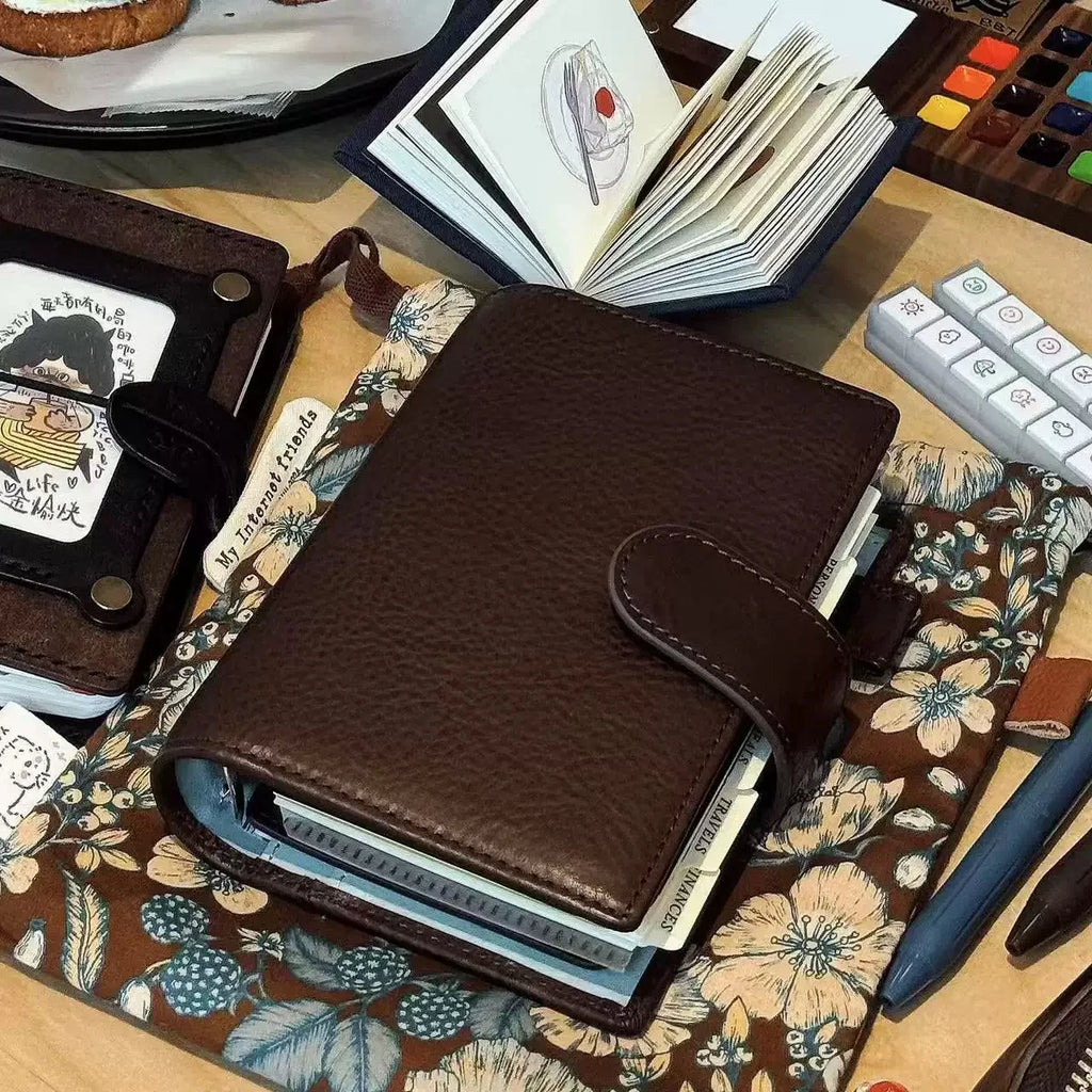 Carnet à anneaux – couverture en cuir avec bouton, style rétro