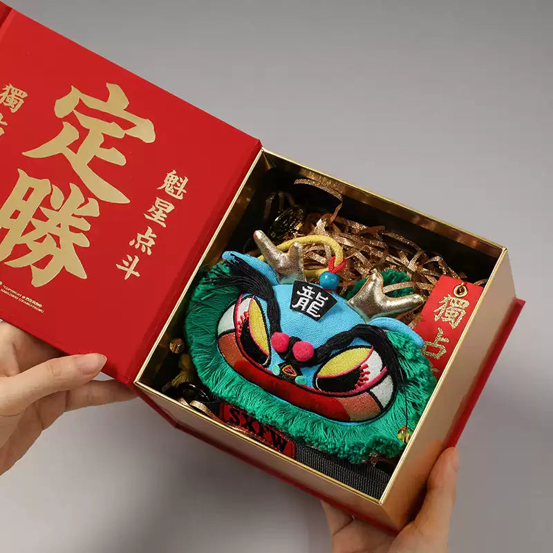 Coffret cadeau de poupées brodées – “Quatre symboles”, création originale “Excellence suprême”