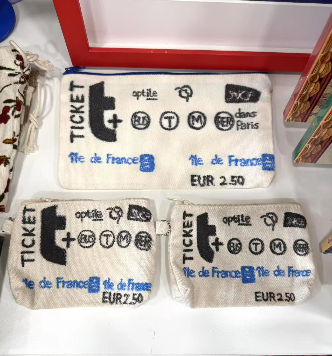 Porte-monnaie – Kongïsme, illustrateur français, création originale “Doliprane & ticket de métro”